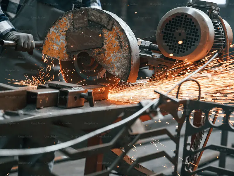 metal saw cutting