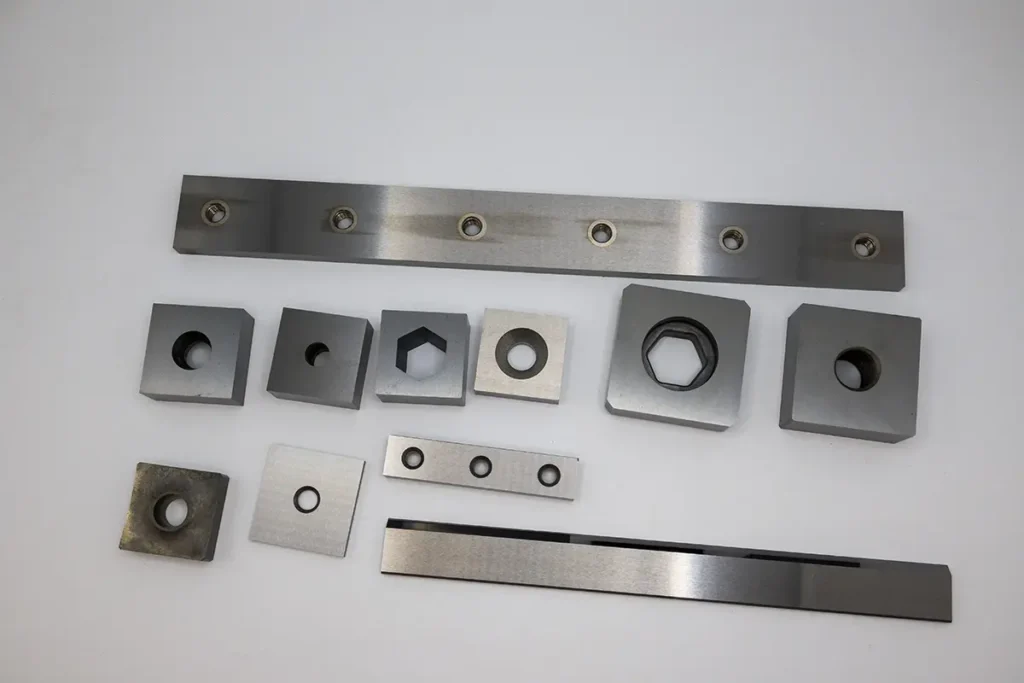 Plastic granulation Blade